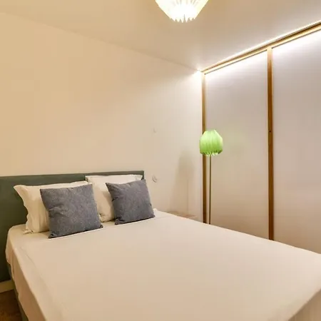 New With Easy Access In Traditional Area Lissabon