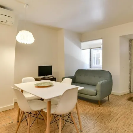 New With Easy Access In Traditional Area Apartment